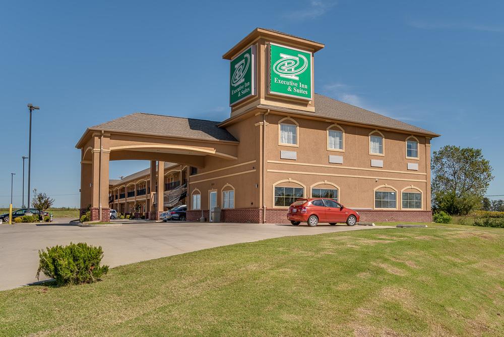 Executive Inn & Suites Cushing Exterior photo
