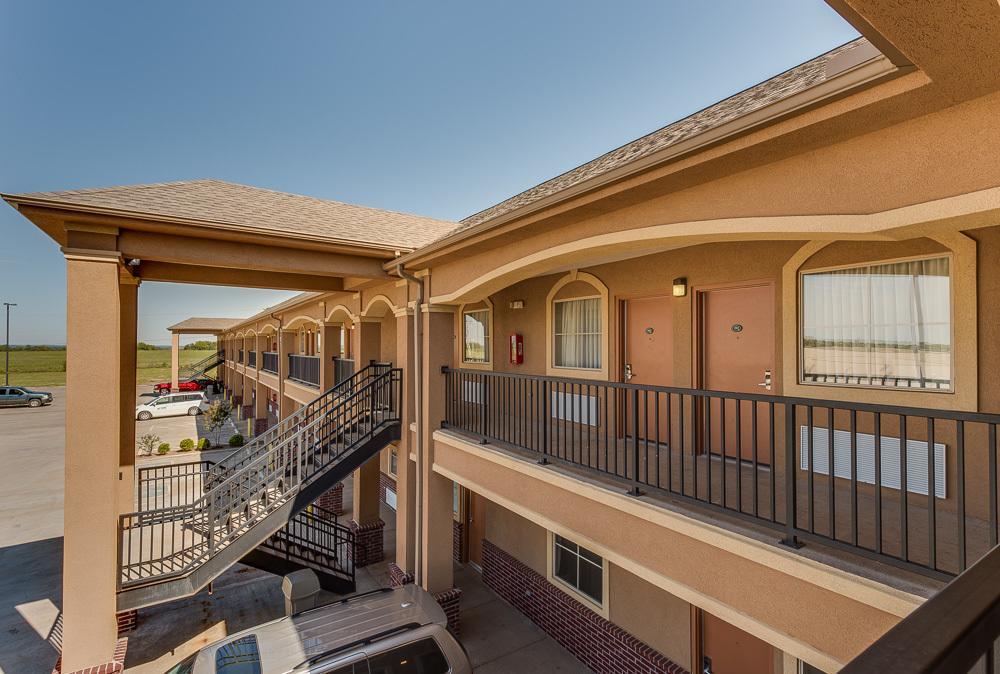Executive Inn & Suites Cushing Exterior photo